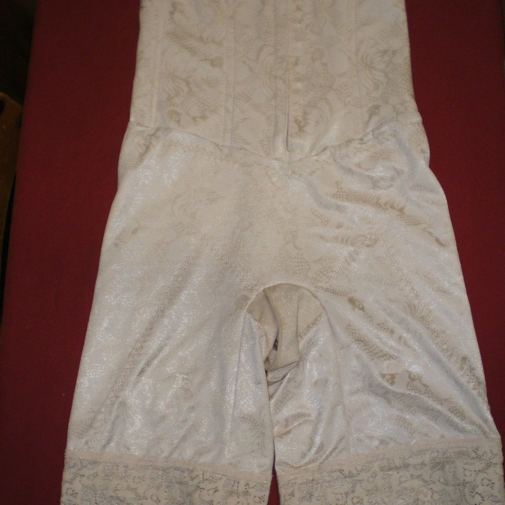 Cute Vintage Beige Flexees Girdle/Shaper sz S